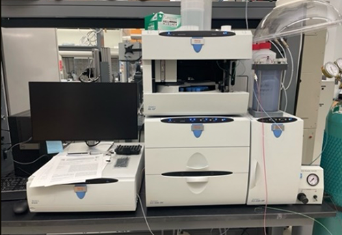 picture of lab equipment in the energy innovation center