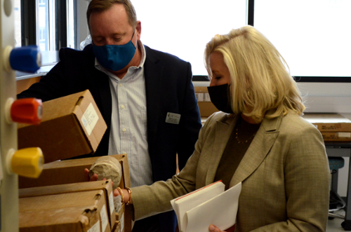 scott quillinan and rep. cheney looking at core sample