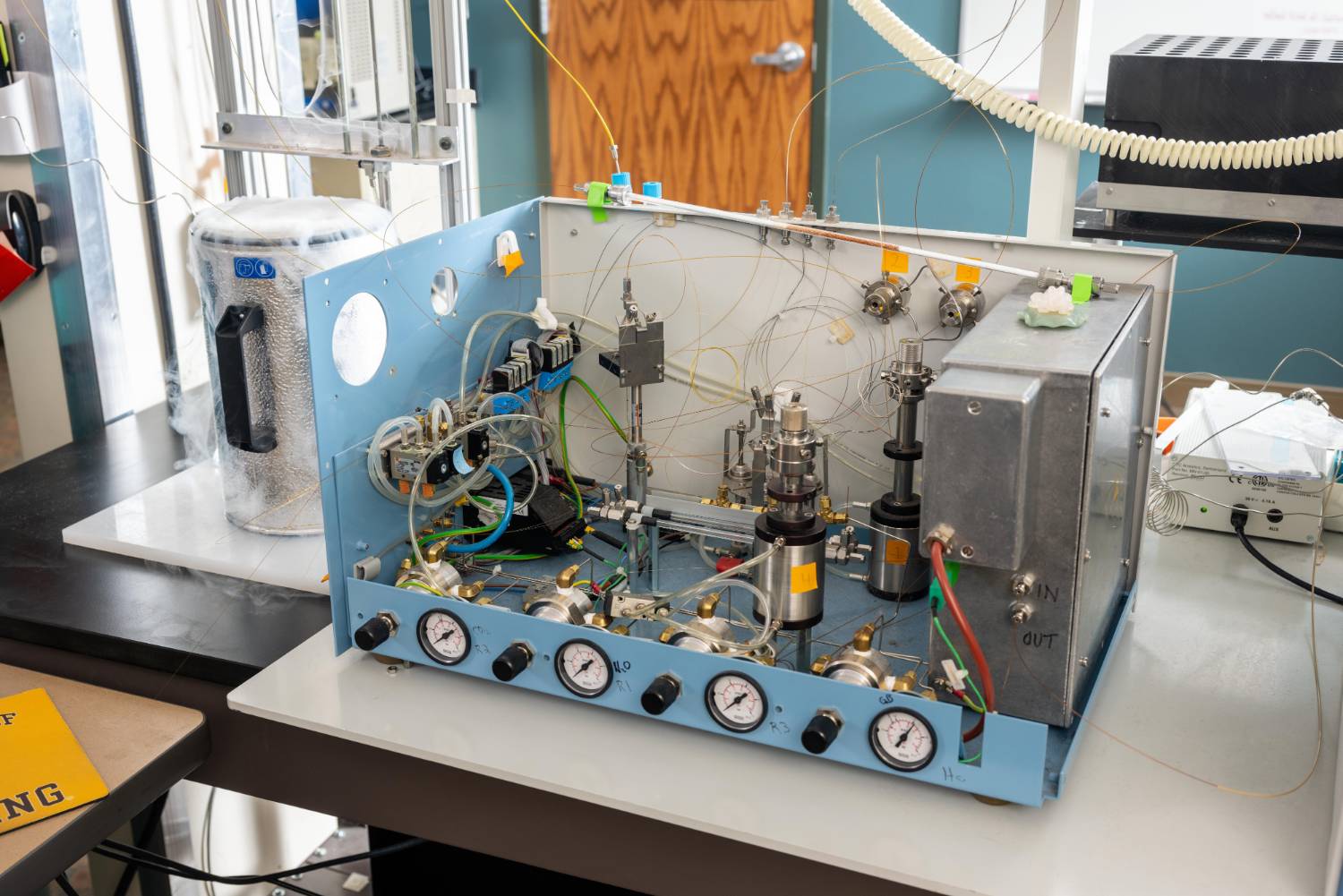 Gas Bench Instrument 