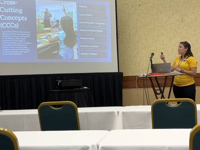 Jessie presenting at TeacherCON25