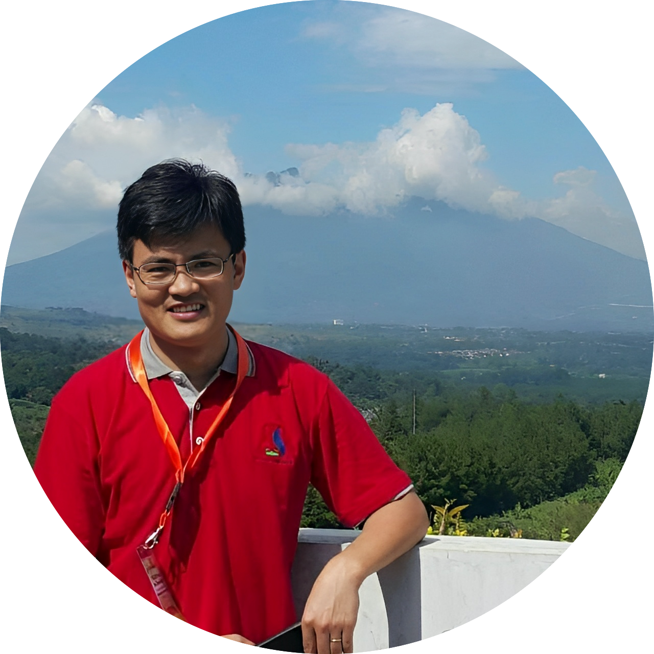 Circular image of Peng Li