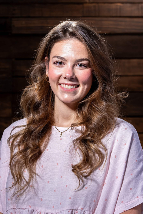 Chloe Threatt smiles for a headshot