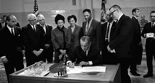 president johnson signing the higher ed act