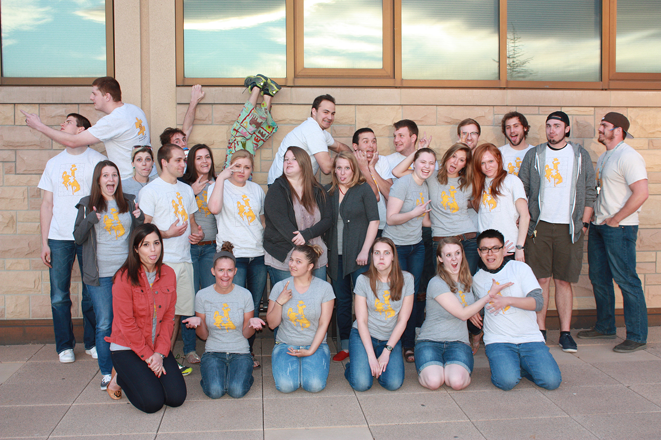 A goofy picture of several SI Leaders together.