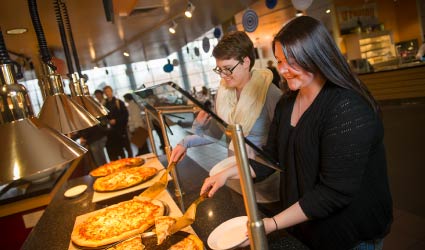 Students in Washakie pizza line