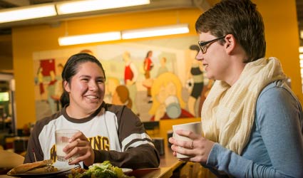 Students eating in Washakie