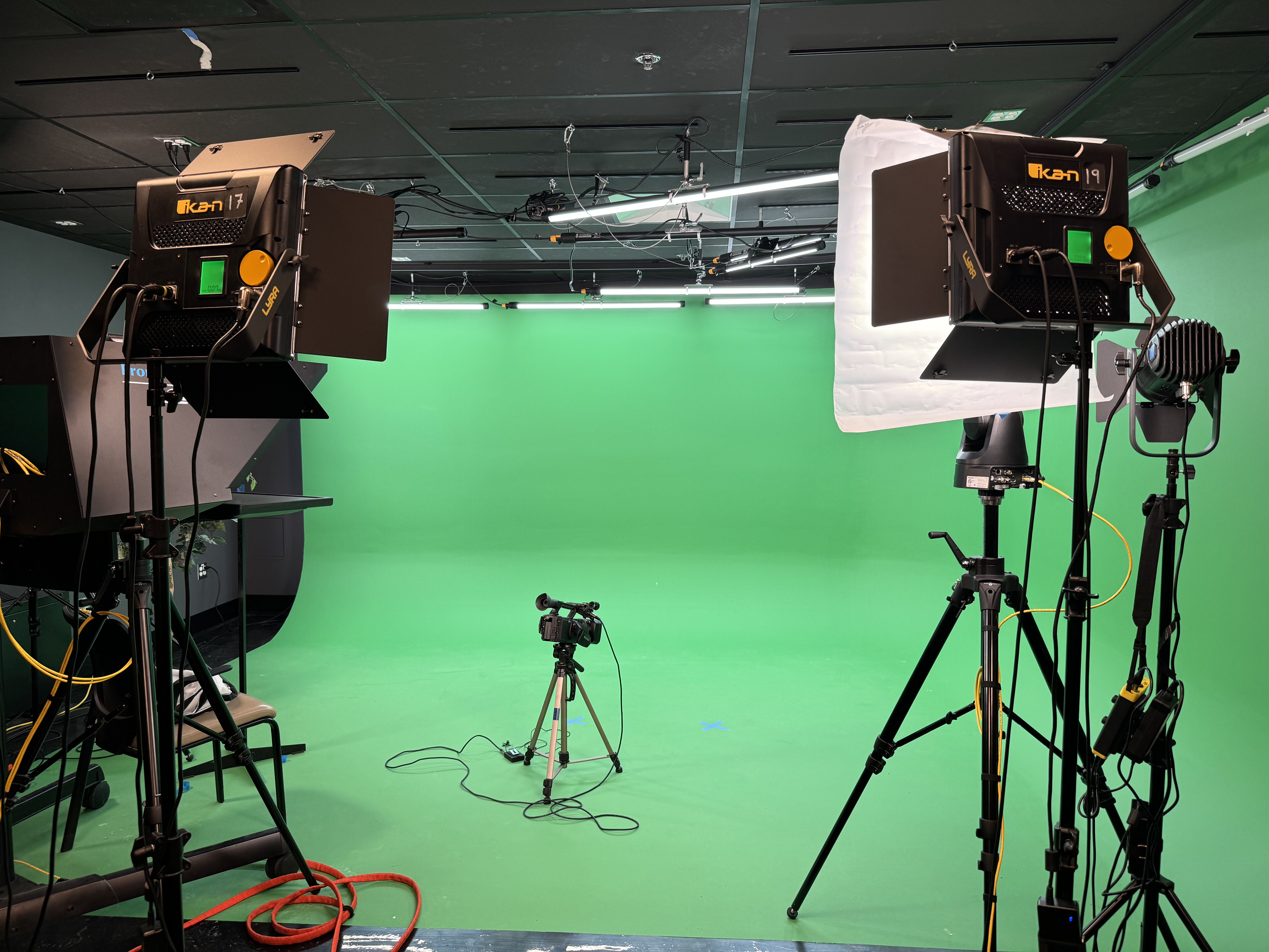 green screen, camera, and light fixtures of studiomedia stuido