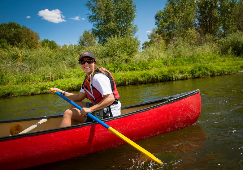 student canoeing at Curt Gowdy