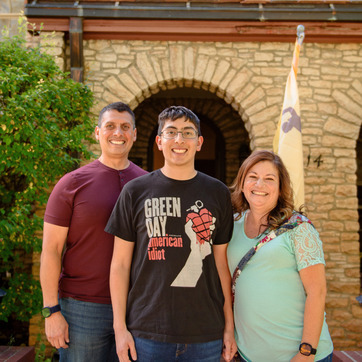 Parents with child on campus
