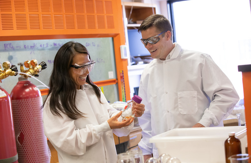 Two UW professors in the lab