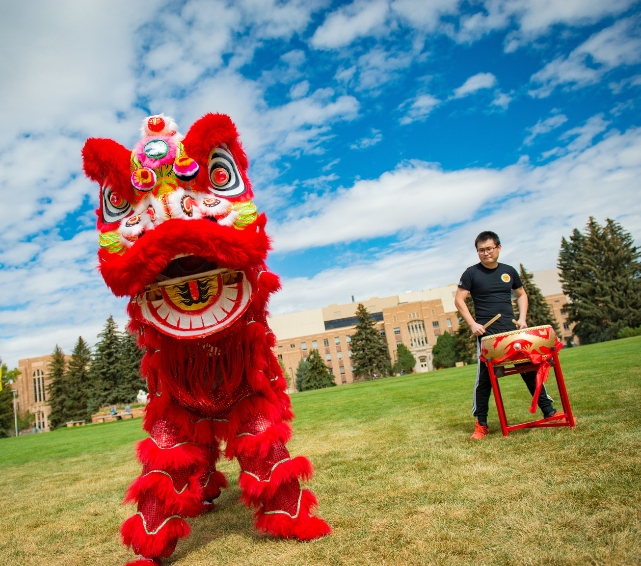 UW Chapter of CSSA (Chinese Students and Scholars Association) out on Prexy’s performing a traditional dance with lion costumes