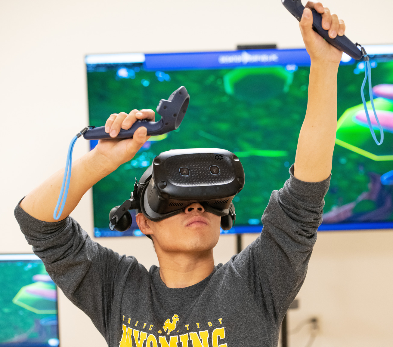 Student with virtual reality goggles