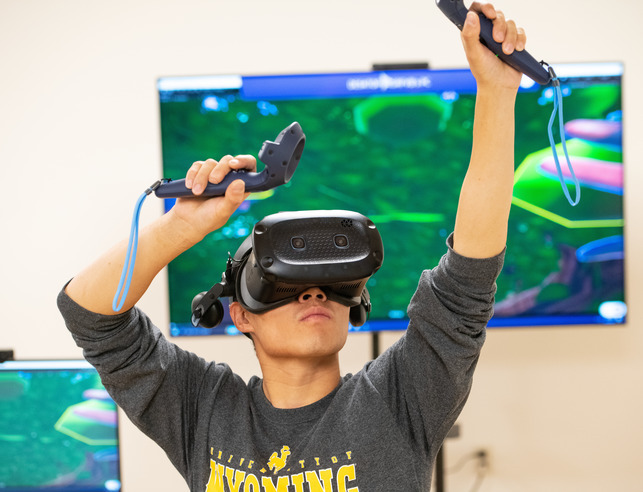 Student with virtual reality goggles