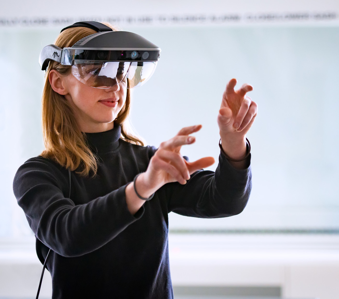 Student with virtual reality goggles