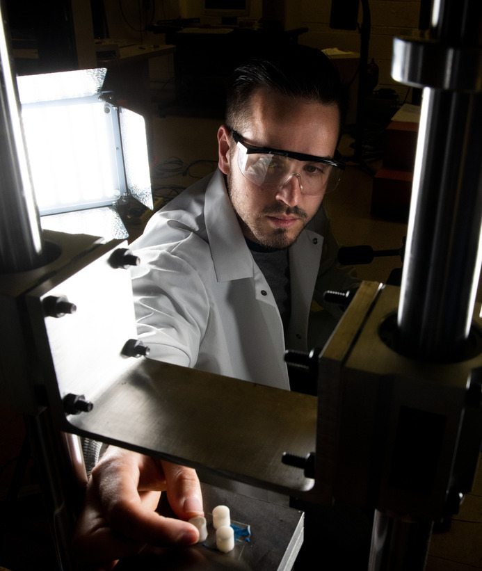 Mechanical engineer works in the lab