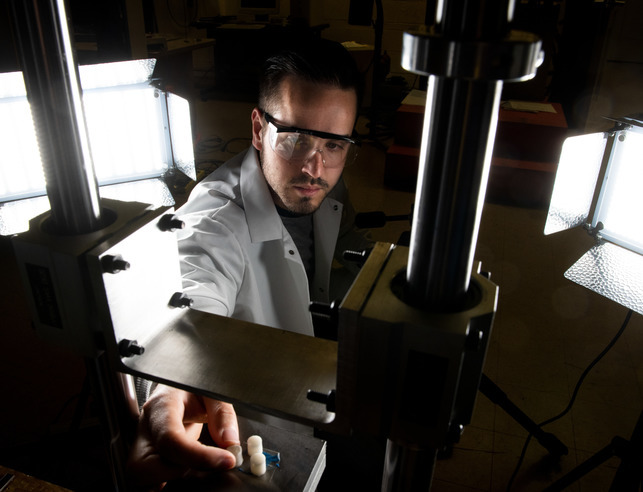 Mechanical engineer works in the lab