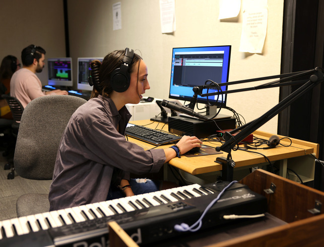 Student records the keyboard