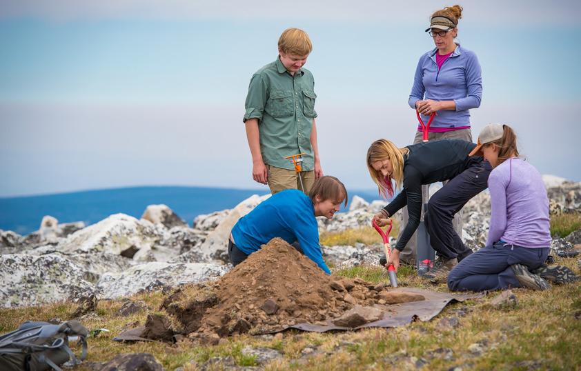 A group of students and researchers out in the field