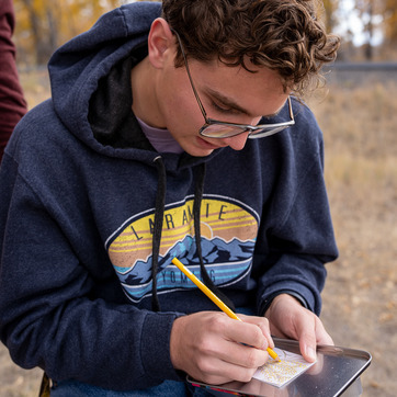 An art student draws