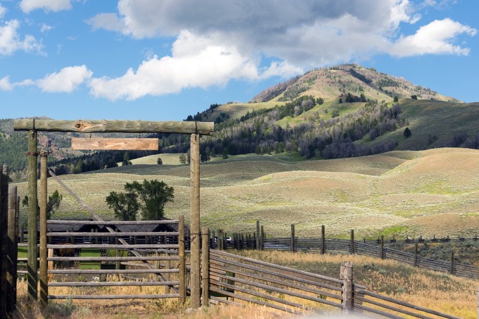 wyoming ranch gate