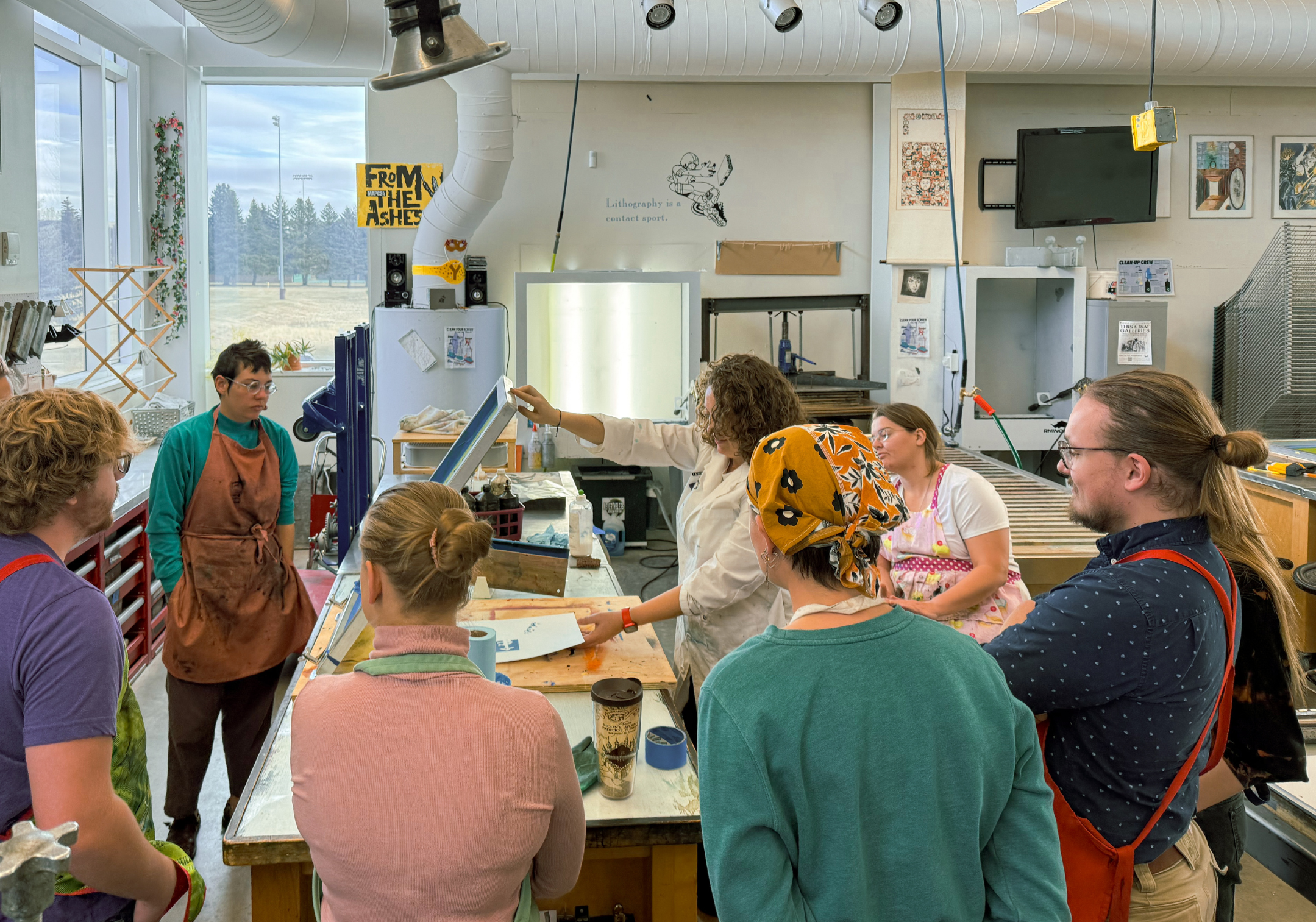 Erin Bentley teaches attendees of the Kaleidoscope Science “Dimensions of Rarity” event in December 2024. Photo courtesy of Kaleidoscope Science.