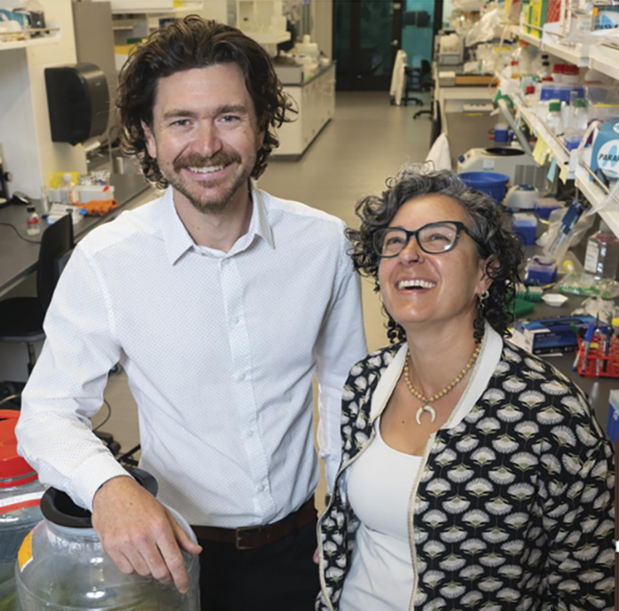 Senior Research Scientist Silvia Sanchez-Martinez and Department of Molecular Biology Assistant Professor Thomas Boothby in a lab