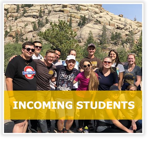 Incoming students with picture of students at Vedauwoo